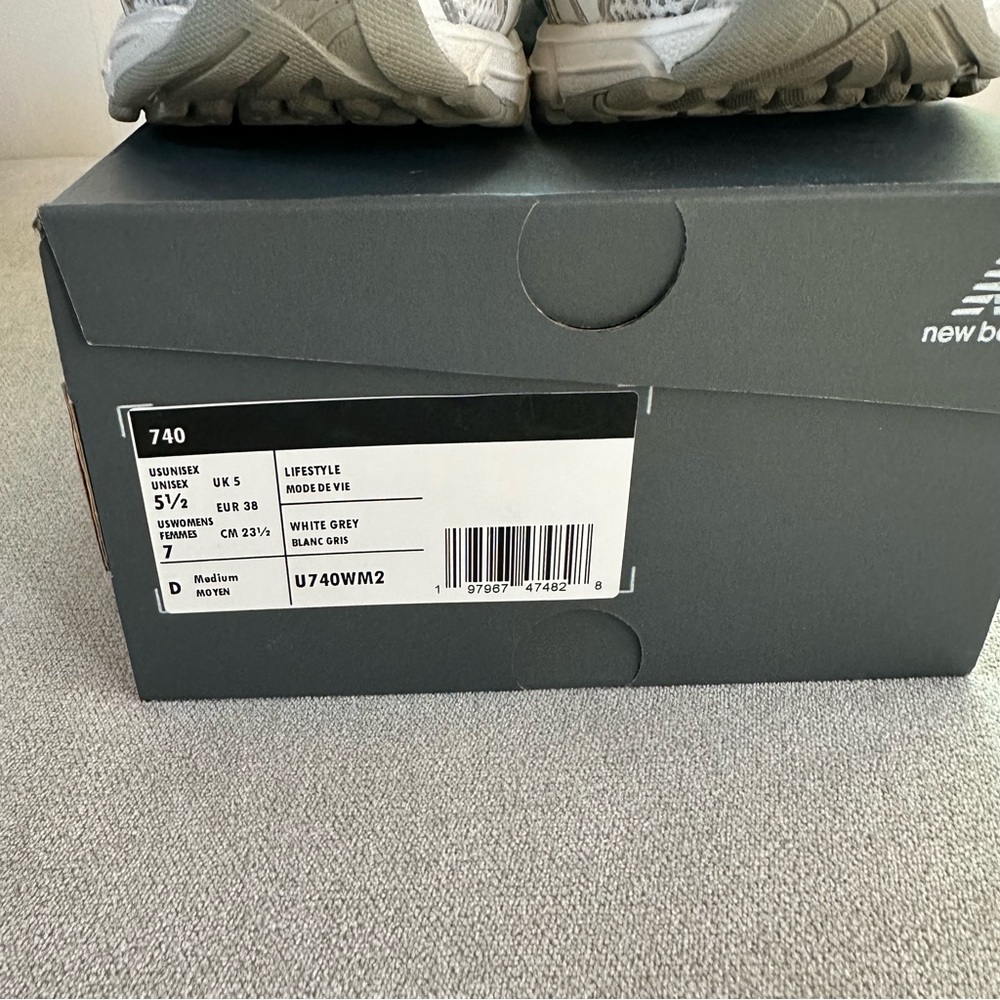 New Balance 740 White/Grey/Silver Athletic Sneakers. Women’s size 7 - Picture 3 of 6